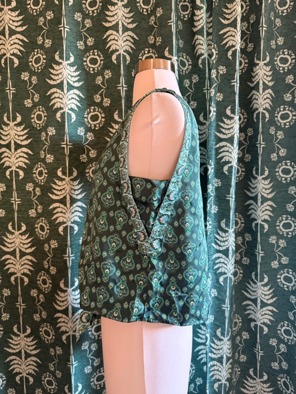Loft Green Blue Paisley Floral Border Print Sleeveless Tie Waist Blouse Sz S NWT - Picture 2 of 6